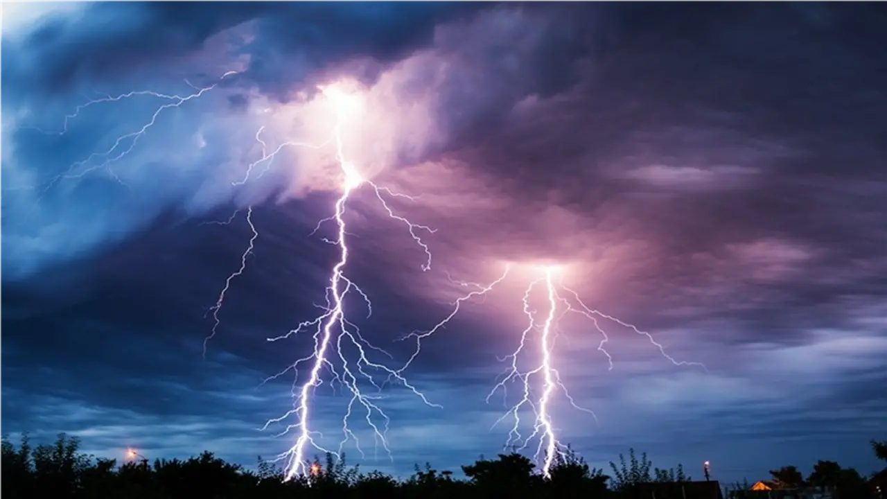 سحب رعدية تقتحم سماء القاهرة وسط تحذيرات الأرصاد من طقس الـ 24 ساعة القادمة